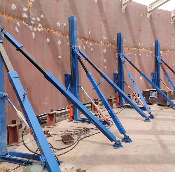 25 ton capacity hydraulic retractable jacks in use for a 28 m diameter x 32.5 m high tank weighing 614 tons in UAE